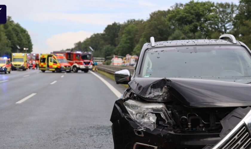 25 Autos beteiligt: Elf Verletzte nach mehreren Unfällen auf A4 in Sachsen