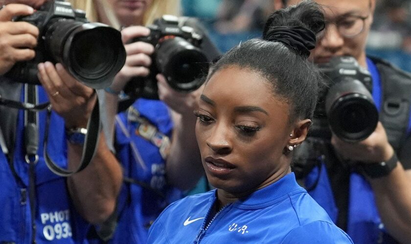 Simone Biles slips off balance beam, fails to make podium in Paris Olympics event