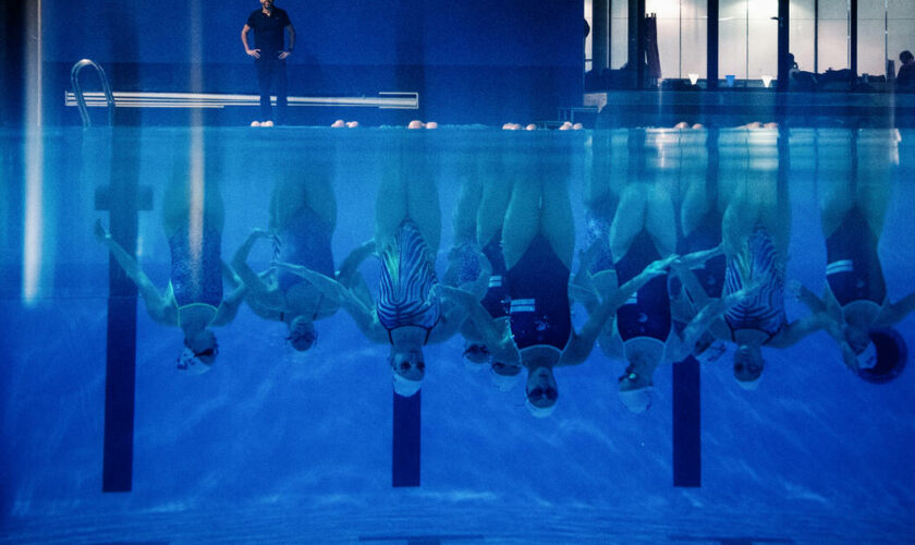 Natation artistique aux JO 2024 : pour Julie Fabre, coach des Bleues, «ce nouveau règlement nous permet de remporter des médailles»