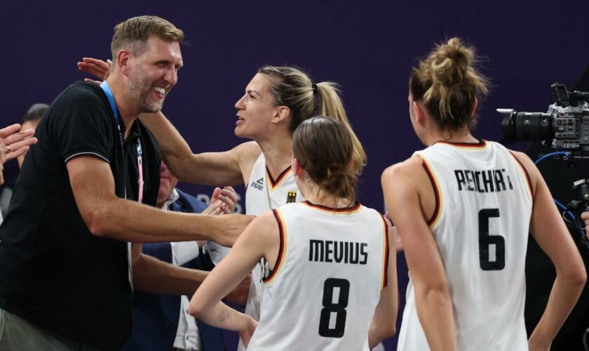 „Ein historischer Erfolg und unglaubliche Leistung“, adelt Nowitzki die Olympiasiegerinnen