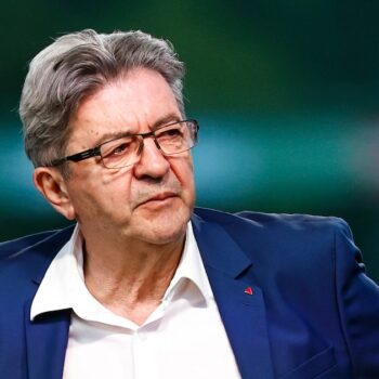 Le leader insoumis Jean-Luc Mélenchon (LFI) à l'issue du second tour des législatives à Paris le 7 juillet 2024