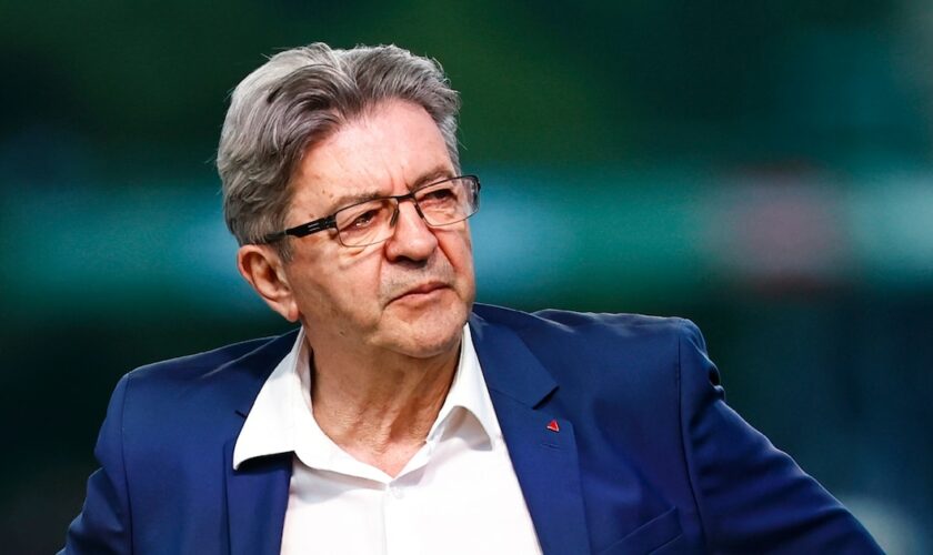 Le leader insoumis Jean-Luc Mélenchon (LFI) à l'issue du second tour des législatives à Paris le 7 juillet 2024