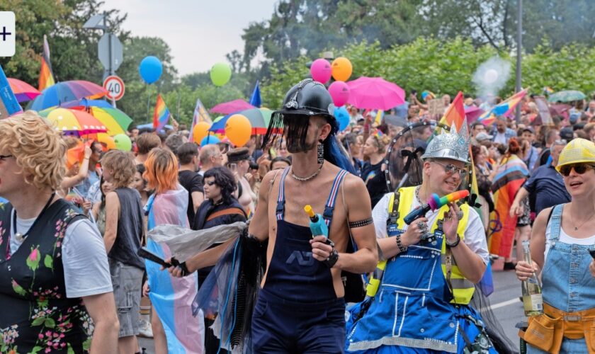 CSD Frankfurt: „Nur dastehen und mit der Flagge wehen gibt’s nicht“