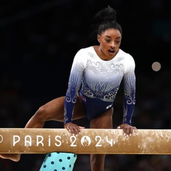 Simone Biles and Suni Lee call out ‘awkward’ lack of music during balance beam final