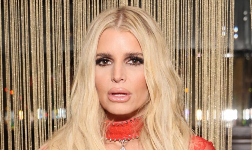 Jessica Simpson slams claims that she’s drinking alcohol again