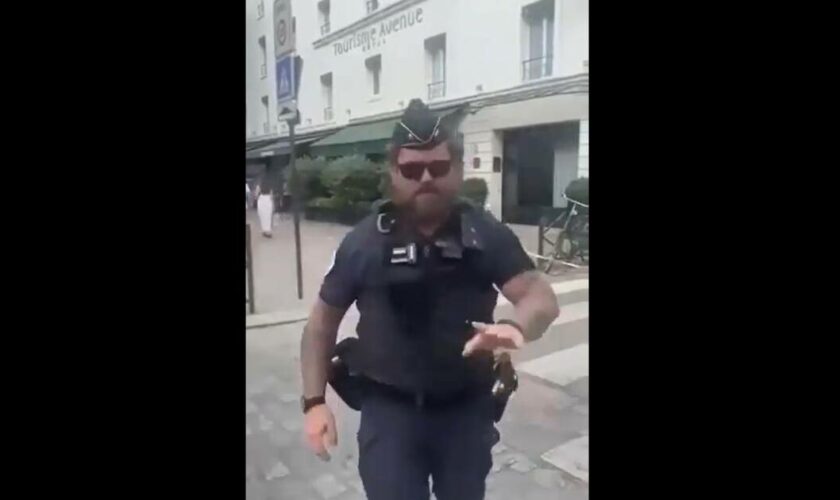 Un policier a-t-il été renvoyé dans sa ville d’origine pour s’être moqué, dans une vidéo, de ses missions à Paris pour les JO ?