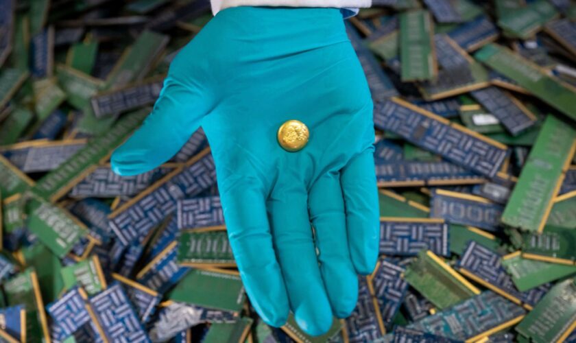 Royal Mint opens factory to extract gold from electronic waste