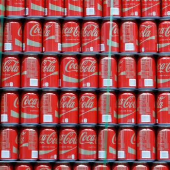 Le géant des sodas américain Coca-Cola a annoncé mercredi qu'il vendrait dès cet été aux Etats-Unis sa boisson "Coke Zero Sugar", fort de son succès sur d'autres marchés à l'étranger et dans une tentative de lutter contre l'obésité