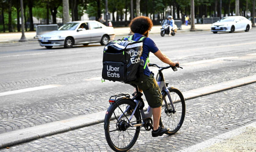 «On est plus pauvres que d’habitude» : les JO de Paris 2024, une épreuve pour les livreurs à vélo