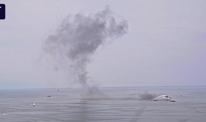 Schiffsbrand: Marine-Boot brennt vor Ostseeküste