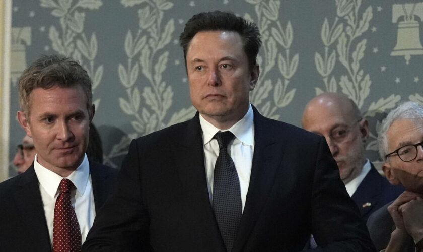 Elon Musk attaque en justice plusieurs groupes accusés de boycotter X : « c’est la guerre »