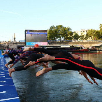 En direct - Jeux olympiques 2024 : le marathon de natation féminin se tient bien dans la Seine