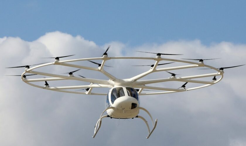 Le Volocopter 2X en vol lors d'une démonstration à Séoul, le 11 novembre 2021.