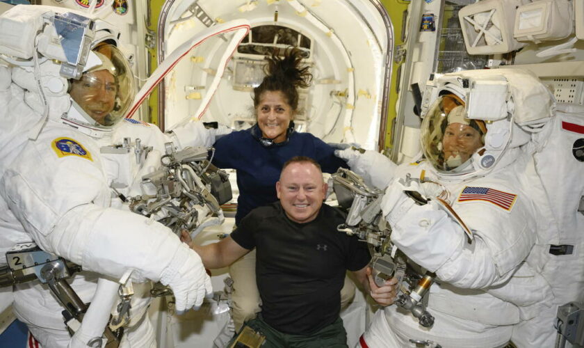 Deux astronautes américains coincés dans l’espace depuis près de deux mois, un casse-tête pour les rapatrier