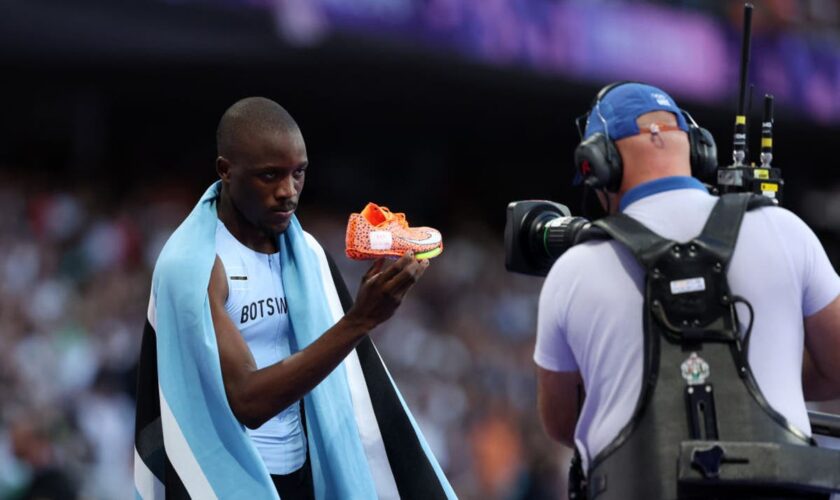 Letsile Tebogo stuns Noah Lyles to win Olympics 200m gold in tribute to late mother: ‘I was carrying her’