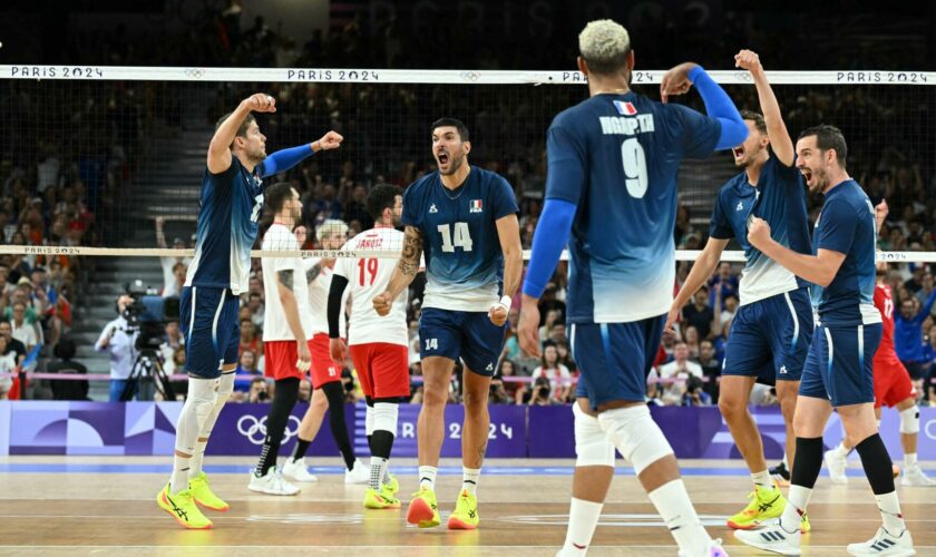 JO de Paris 2024 : L’équipe de France de volley conserve son titre olympique, 15e médaille d’or française