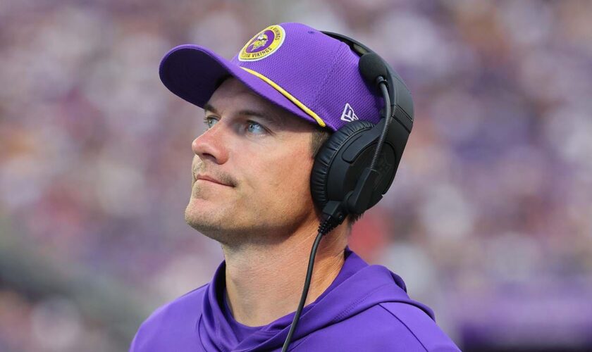 Vikings coach Kevin O'Connell has lighthearted exchange with mic'd-up Justin Jefferson during preseason game