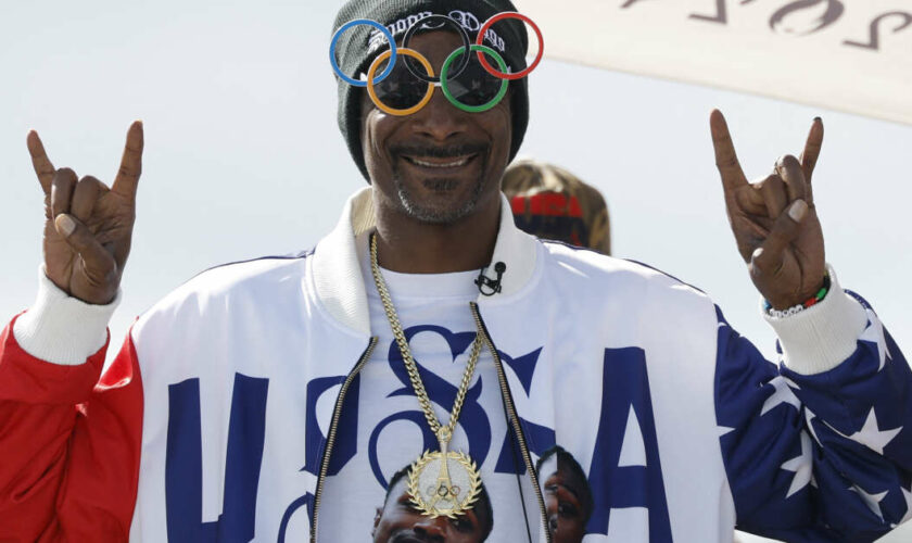 Snoop Dogg, le gangsta rappeur devenu la coqueluche des JO