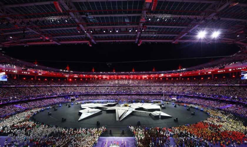 Olympics closing ceremony LIVE: Latest updates after USA top China in final medal count at Paris 2024