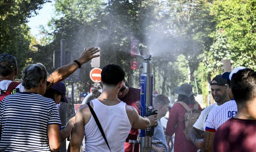 Canicule : de Paris à la Corse, la France suffoque, le pic de chaleur attendu ce lundi