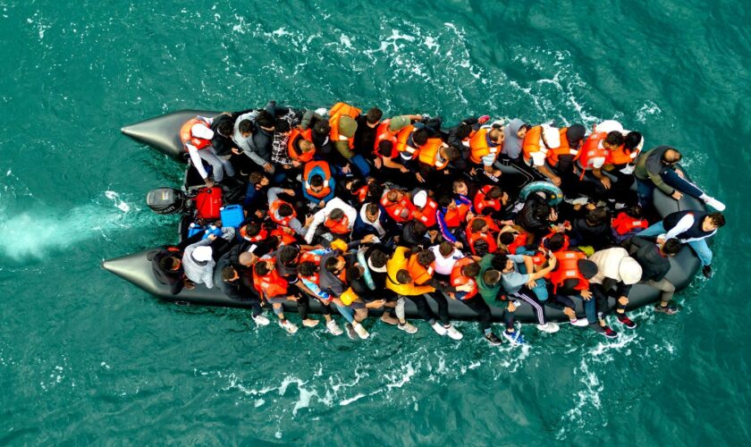 More than 700 migrants arrived in UK in 11 boats in a single day, new figures show