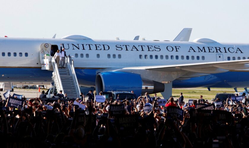 Trump claims 'nobody' cheered Harris outside Air Force Two despite video, images of crowds