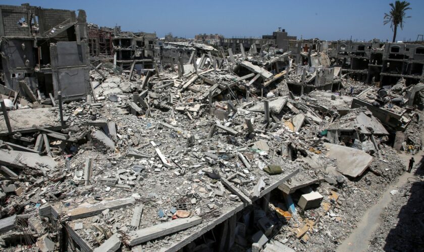 Palestinian houses destroyed during the Israeli military offensive lie in ruins, amid Israel-Hamas conflict, in Khan Younis in the southern Gaza Strip July 10, 2024. REUTERS/Hatem Khaled