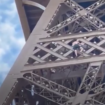 L’homme qui a escaladé la Tour Eiffel devra verser « contribution citoyenne », de quoi s’agit-il ?