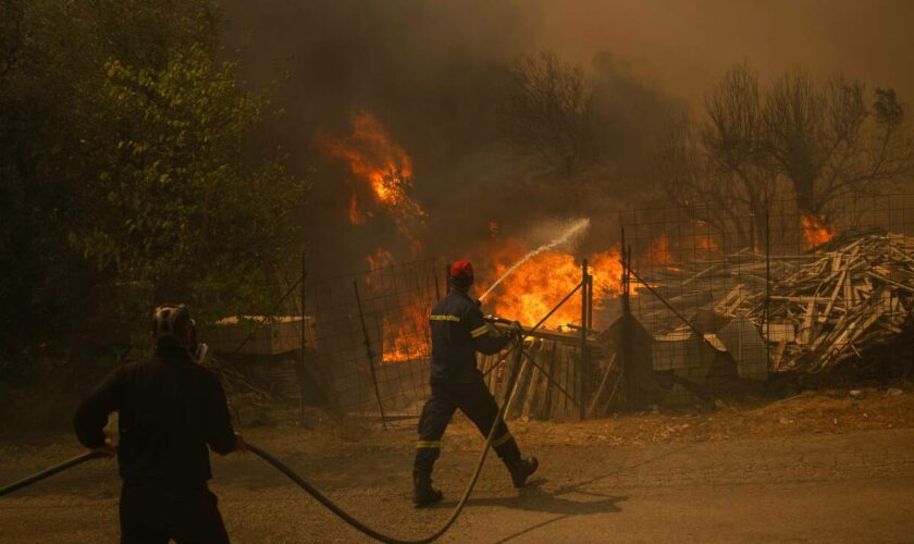 Incendies en Grèce : l’UE appelée en renfort, la France envoie 180 pompiers