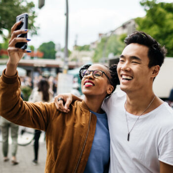 Pour que les disputes de couple ne viennent pas gâcher les vacances, ces thérapeutes ont plusieurs conseils