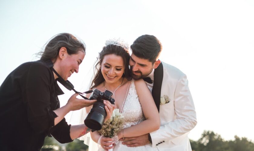 Wedding photographer slammed after offering to edit pictures of the bride