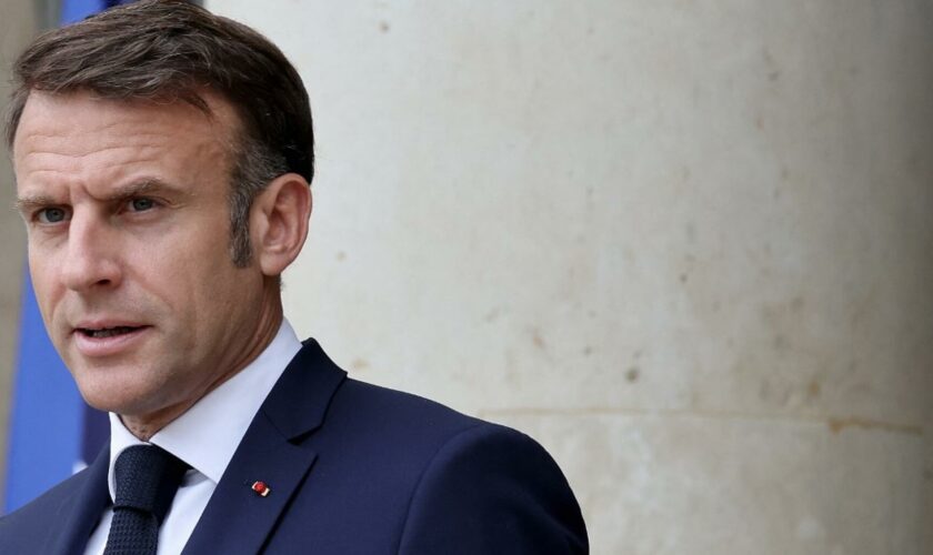 Sur le Premier ministre, Emmanuel Macron pressé « d’accélérer » l’opposition et ses alliés