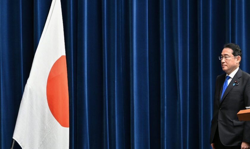 Le Premier ministre japoonais Fumio Kishida s'apprête à annoncer qu'il quitte le pouvoir, le 14 août 2024 lors d'une conférence de presse à Tokyo