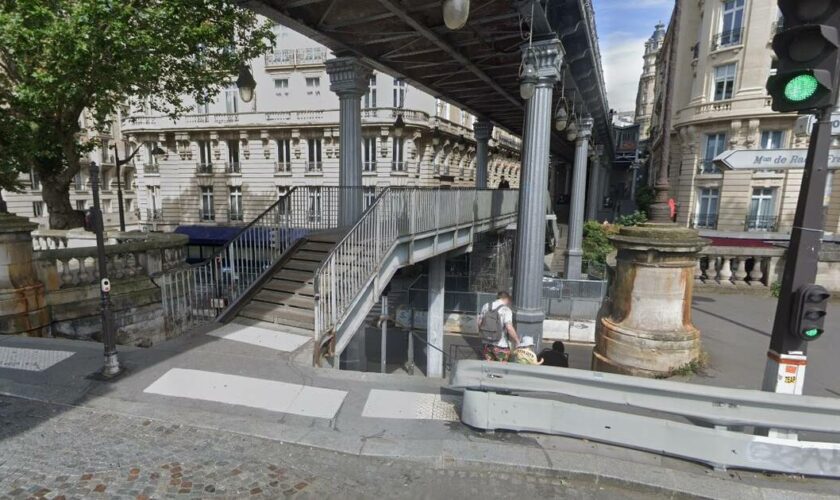 A Paris, la passerelle Bir Hakeim fermée au public après avoir tangué lors du «Marathon pour tous»