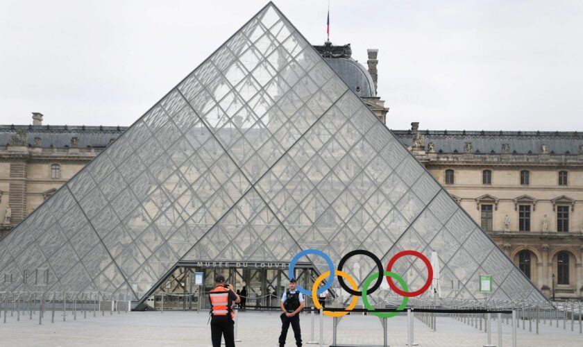 JO 2024 : Après les Jeux, les gendarmes distribuent leurs plateaux-repas aux associations