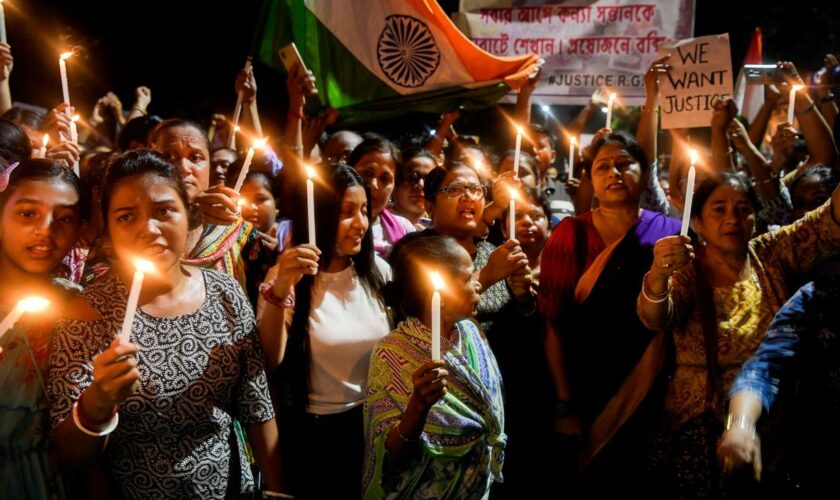 Proteste: Zehntausende protestieren in Indien nach Tötung einer Ärztin