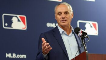 MLB considering forcing starting pitchers to stay in game longer: report