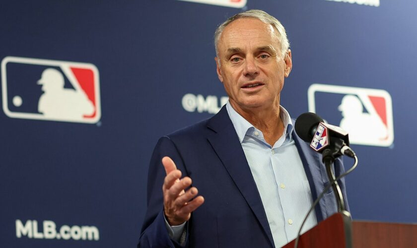 MLB considering forcing starting pitchers to stay in game longer: report