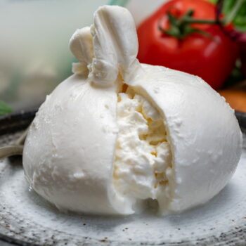 Voici comment reconnaître une vraie burrata, ce détail ne trompe pas