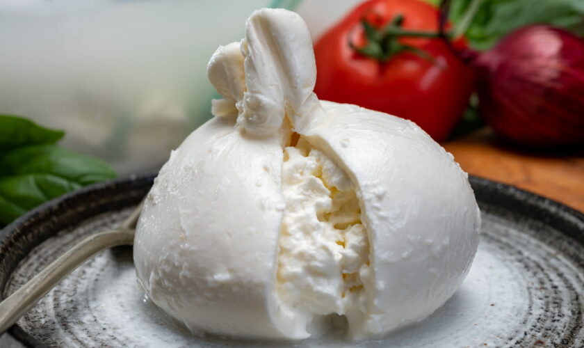 Voici comment reconnaître une vraie burrata, ce détail ne trompe pas