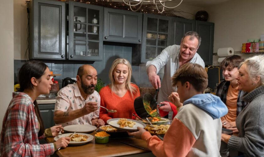 Man defended for telling his family he doesn’t want to attend their monthly dinners