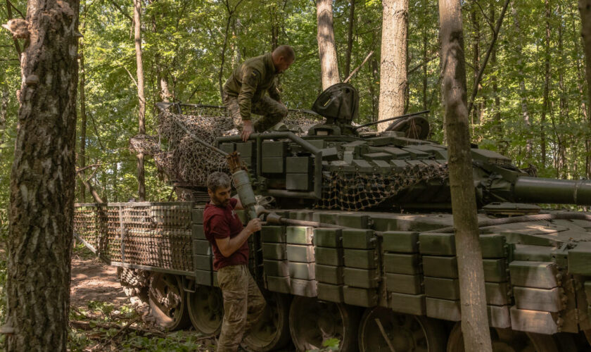 L’Ukraine dit « renforcer » ses positions dans la région russe de Koursk, Moscou assure « repousser » des assauts de Kiev