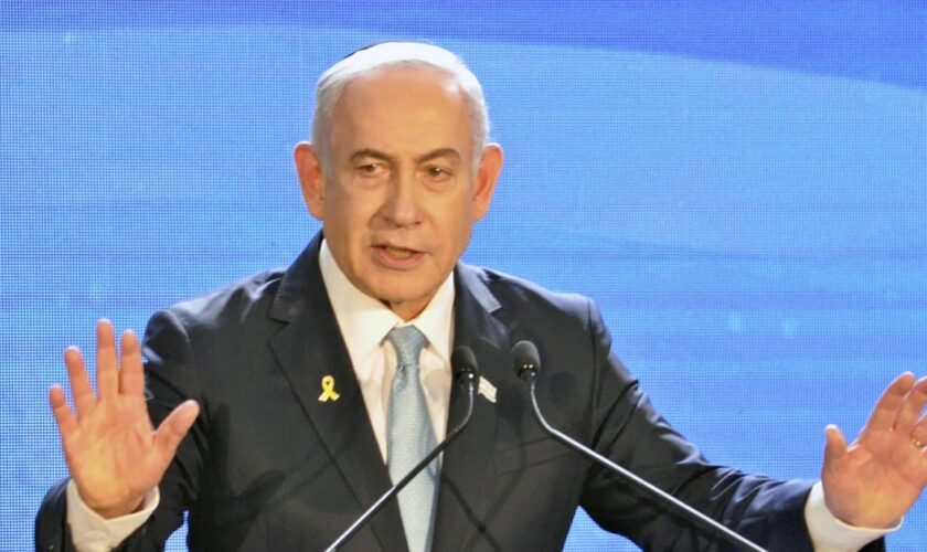 Le Premier ministre israélien Benjamin Netanyahou prononce un discours au cimetière militaire du Mont Herzl, à Jérusalem, le 4 août 2024.