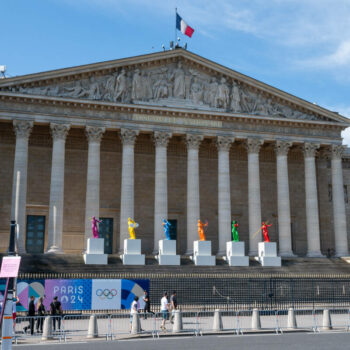 « Entre le chaos et la confusion, il existe un chemin, celui de la démocratie parlementaire »