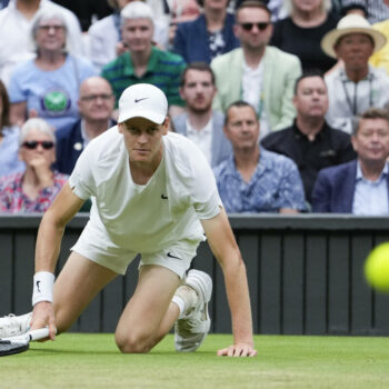 Contrôlé positif mais pas suspendu : le numéro 1 mondial de tennis Jannik Sinner dans la tourmente