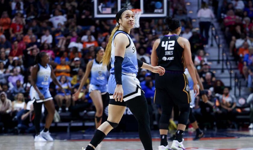 Sky's Chennedy Carter whistled for flagrant foul after smacking former teammate Marina Mabrey