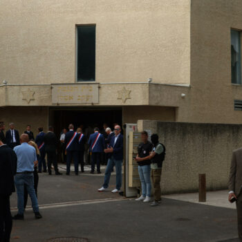 Incendie d’une synagogue à La Grande-Motte, un suspect interpellé, annonce Darmanin