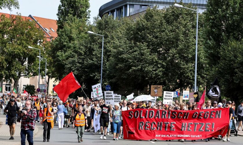 Landtagswahl in Thüringen: Tausende Menschen protestieren in Erfurt gegen Rechtsextremismus