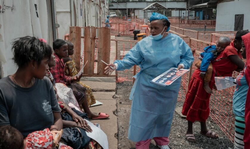 Des patients soignés dans un centre dédié au virus mpox à l'hôpital général Nyiragongo, dans la ville congolaise de Goma, le 16 août 2024