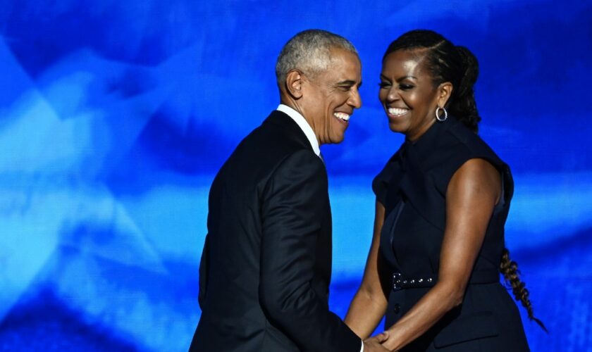 L'ancien président américain Barack Obama et sa femme Michelle, à la convention démocrate à Chicago, le 20 août 2024